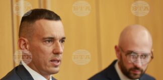 На снимката: кметът на Столична община Васил Терзиев (вляво) и зам.-кметът на Столична община в направление „Финанси“ Георги Клисурски.