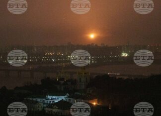 Руски дрон експлодира в небето над Киев, 15 юни 2026 г. -