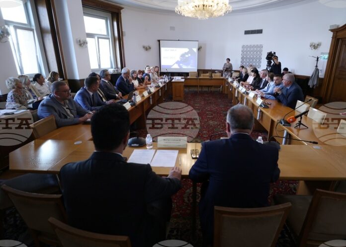 Депутатът Чило Попов постави въпроса за рекламите на хазартни игри в обществени медии