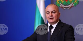 До края на годината ще бъде оборудвана лаборатория, гарантираща, че българското розово масло е истинско, каза министър Пламен Абровски