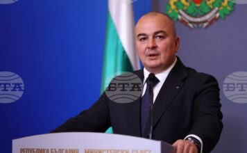 До края на годината ще бъде оборудвана лаборатория, гарантираща, че българското розово масло е истинско, каза министър Пламен Абровски