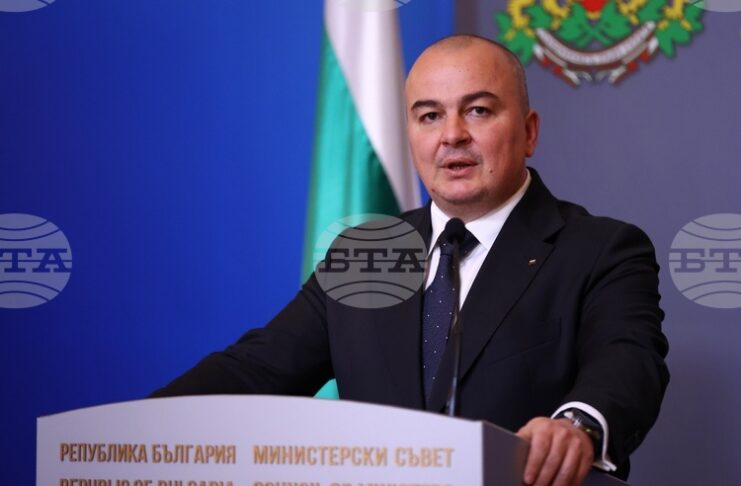 До края на годината ще бъде оборудвана лаборатория, гарантираща, че българското розово масло е истинско, каза министър Пламен Абровски