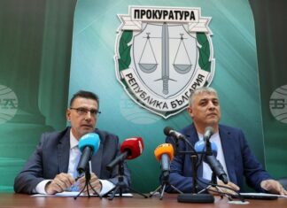 Двама души са обвинени за държане и разпространение на наркотици в особено големи размери по случая с подводния канал край Бургас