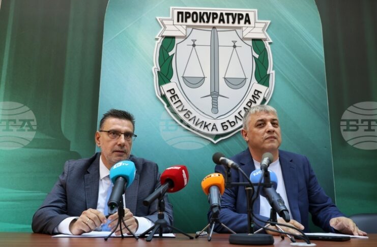 Двама души са обвинени за държане и разпространение на наркотици в особено големи размери по случая с подводния канал край Бургас