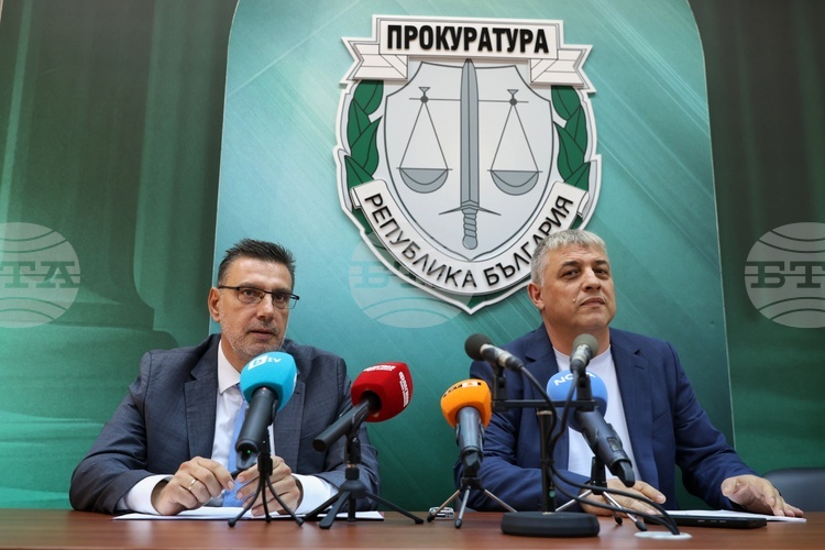 Двама души са обвинени за държане и разпространение на наркотици в особено големи размери по случая с подводния канал край Бургас