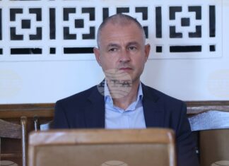Изпълнителният директор на „Музикаутор“ Иван Димитров предложи на Комисията по културата и медиите да изслуша представителите на Организацията за колективно управление на права