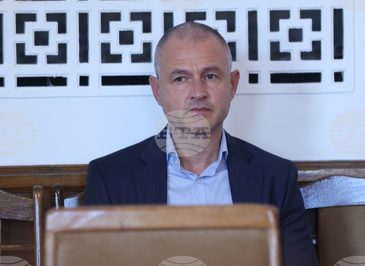 Изпълнителният директор на „Музикаутор“ Иван Димитров предложи на Комисията по културата и медиите да изслуша представителите на Организацията за колективно управление на права