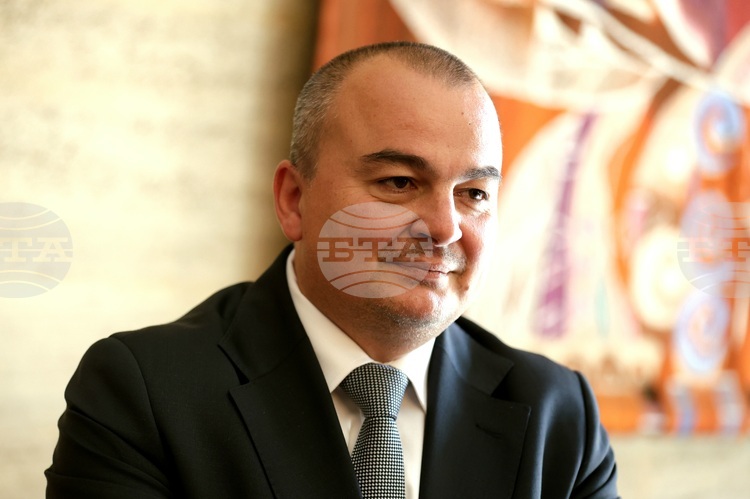 Надяваме се „справедливата цена“ да има изключително дисциплиниращ ефект, каза министър Пламен Абровски