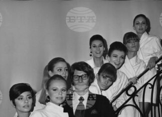 Навършват се 90 години от рождението на Ив Сен Лоран – дизайнерът, който промени начина на обличане на жените Навършват се 90 години от рождението на Ив Сен Лоран - дизайнерът, който промени начина на обличане на жените