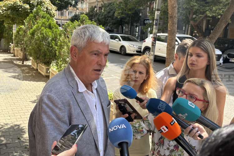 Няма да се съгласим минималната заплата да е 50% от основната средна, каза президентът на КНСБ Пламен Димитров
