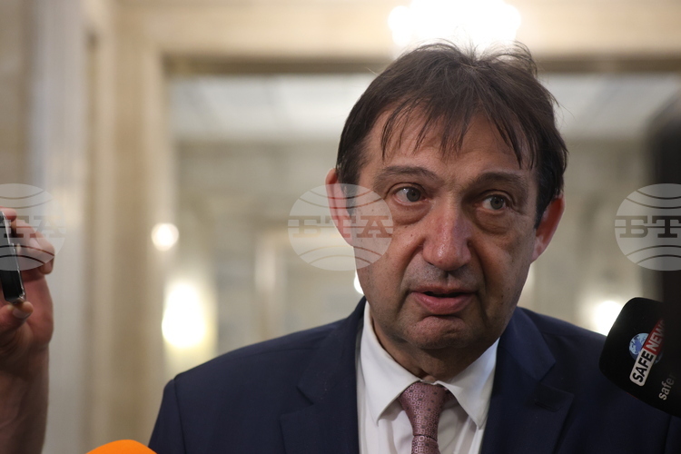 Обиколката на министър Иван Шишков в рамките на инициативата „Регионите говорят“ продължава днес в областите Шумен и Плевен