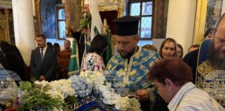 ОБНОВЕНА Миряни и духовници посрещнаха чудотворната Хавайска мироточива Иверска икона на Пресвета Богородица в Самоков