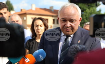 Непрекъснато следим ситуацията и всички необходими мерки са взети, каза министърът на вътрешните работи във връзка с Иран ОБНОВЕНА Непрекъснато следим ситуацията и всички необходими мерки са взети, каза министърът на вътрешните работи Иван Демерджиев във връзка с Иран