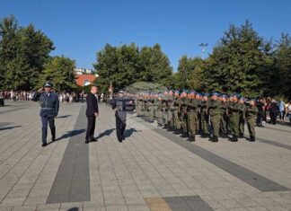 ОБНОВЕНА Премиерът Румен Радев прие строя на курсантите и сержантите от Висшето военновъздушно училище „Георги Бенковски“ в Плевен ОБНОВЕНА Премиерът Румен Радев прие строя на курсантите и сержантите от Висшето военновъздушно училище „Георги Бенковски“ в Плевен
