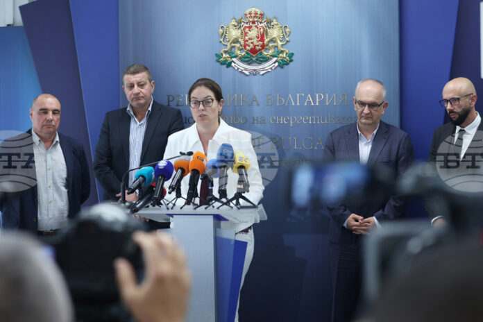 ОБНОВЕНА Въпреки намаляването на мощността на 5-и блок на АЕЦ „Козлодуй“ кризисна ситуация няма, увери министърът на енергетиката Ива Петрова