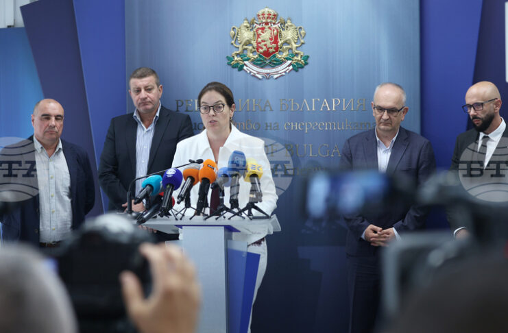 ОБНОВЕНА Въпреки намаляването на мощността на 5-и блок на АЕЦ „Козлодуй“ кризисна ситуация няма, увери министърът на енергетиката Ива Петрова
