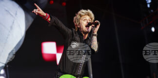 Пънк рок групата Green Day дебютира в киното с филм, вдъхновен от ранните ѝ турнета