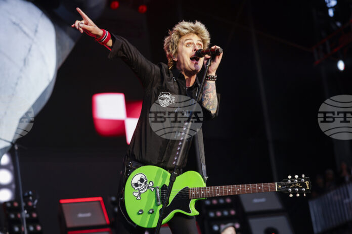 Пънк рок групата Green Day дебютира в киното с филм, вдъхновен от ранните ѝ турнета