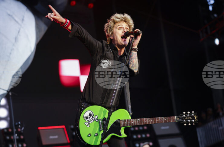 Пънк рок групата Green Day дебютира в киното с филм, вдъхновен от ранните ѝ турнета
