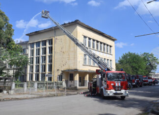 Потушен е пожар, възникнал в сградата на бивш техникум в центъра на Монтана