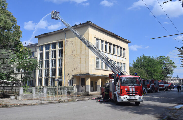 Потушен е пожар, възникнал в сградата на бивш техникум в центъра на Монтана