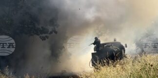 Пожар пламна в землищата на три хасковски села, 11 екипа огнеборци гасят пламъците