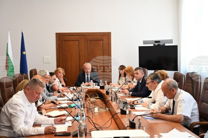 Правителството и социалните партньори се обединиха около механизма за определяне на минималната работна заплата