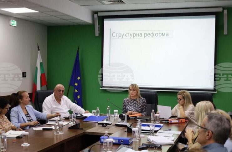 Предвижда се преструктуриране на 15-те регионални инспекции по околната среда и водите в нови структури, каза министър Росица Карамфилова
