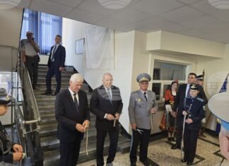 Премиерът Румен Радев и военният министър Димитър Стоянов откриха в Плевен барелефи на Цветан Лазаров и Асен Йорданов Премиерът Румен Радев и военният министър Димитър Стоянов откриха в Плевен барелефи на Цветан Лазаров и Асен Йорданов