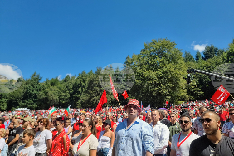 Традиционният събор на БСП събира социалисти от цялата страна край историческия връх Бузлуджа