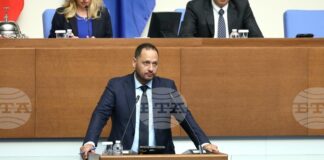 Твърдо заставаме зад управленската програма на кабинета и сме готови да я превърнем в действащо законодателство, заяви Петър Витанов от "Прогресивна България"