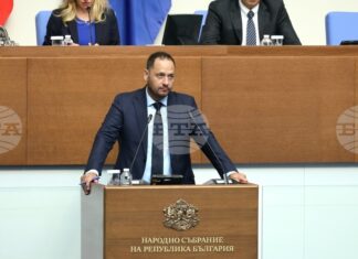 Твърдо заставаме зад управленската програма на кабинета и сме готови да я превърнем в действащо законодателство, заяви Петър Витанов от "Прогресивна България"