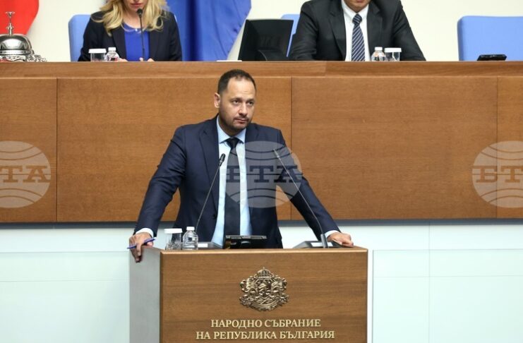 Твърдо заставаме зад управленската програма на кабинета и сме готови да я превърнем в действащо законодателство, заяви Петър Витанов от "Прогресивна България"