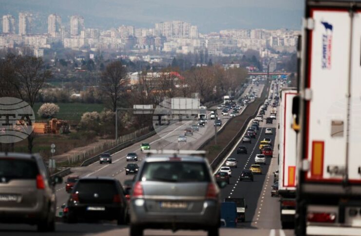 Възстановено е движението от км 26 до км 27 на магистрала "Тракия" в посока София, което беше ограничено заради пожар