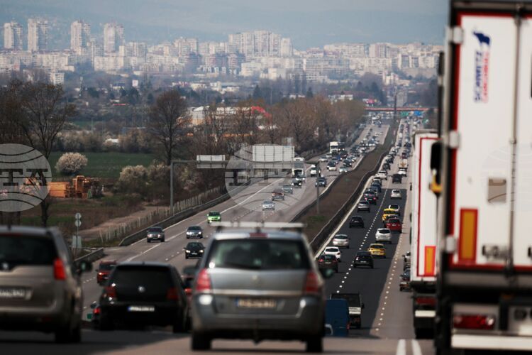 Възстановено е движението от км 26 до км 27 на магистрала "Тракия" в посока София, което беше ограничено заради пожар