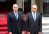 Премиерът Румен Радев (вляво) пристига на посещение във Варшава, където ще разговаря с колегата си - министър-председателя на Полша Доналд Туск (вдясно).