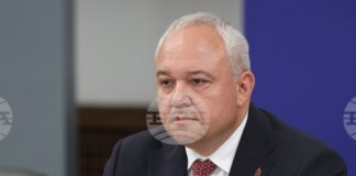 министърът на вътрешните работи Иван Демерджиев.