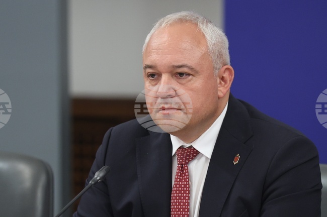 министърът на вътрешните работи Иван Демерджиев.