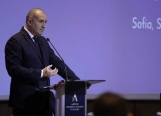 Нов модел или стара „постна пица“? Радев залага на милиарди за инфраструктура Румен Радев