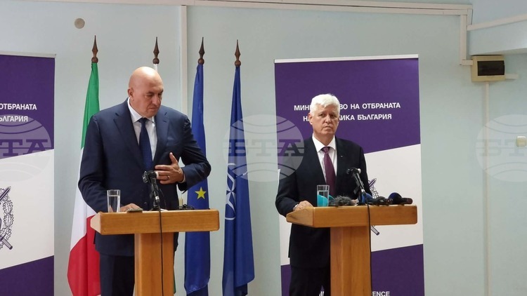 България ще подкрепи Италия за създаване на център за борба с хибридните атаки, каза министърът на отбраната Димитър Стоянов