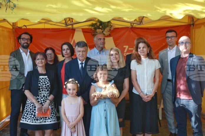 Четиринадесето издание на „Алея на книгата“ в София бе открито Четиринадесето издание на „Алея на книгата“ в София бе открито с официална церемония