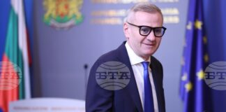 Целта е ремонтът на покрива на Националната гимназия за приложни изкуства в Трявна да бъде направен максимално бързо, каза министър Евтим Милошев