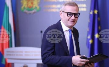 Целта е ремонтът на покрива на Националната гимназия за приложни изкуства в Трявна да бъде направен максимално бързо, каза министър Евтим Милошев Целта е ремонтът на покрива на Националната гимназия за приложни изкуства в Трявна да бъде направен максимално бързо, каза министър Евтим Милошев