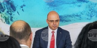Целта ни е броят на чуждестранните туристи в България да достигне 8 милиона годишно, каза министър Илин Димитров в Царево
