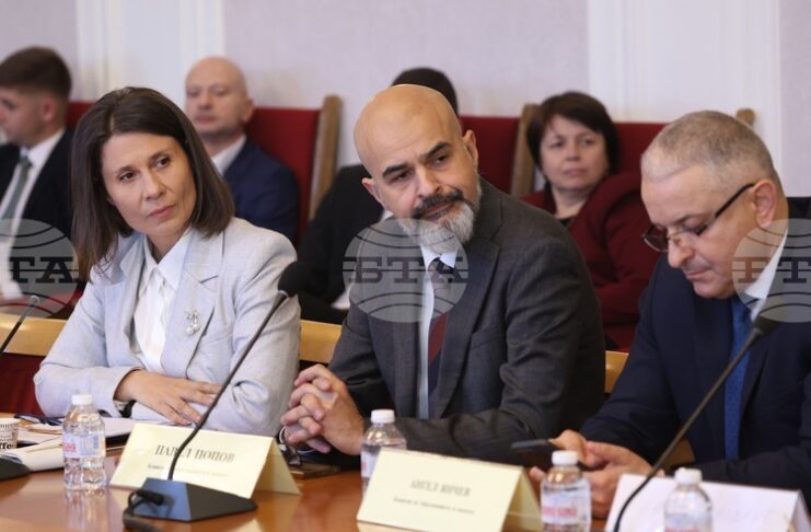 Депутати от образователната комисия обсъдиха промените в Закона за предучилищното и училищното образование, предложени от Елисавета Белобрадова