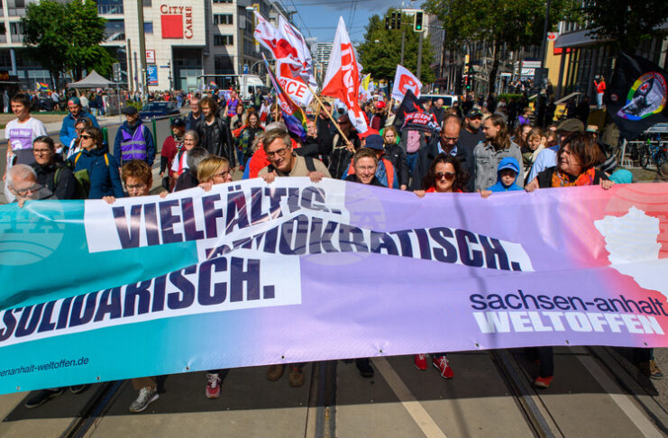 Десетки хиляди хора протестираха в цяла Германия срещу крайнодесния екстремизъм след победата на АзГ на изборите в провинция Саксония-Анхалт
