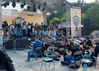 Десетки китаристи – от 4 до 72 години, свириха заедно в третото издание на Sofia Guitar Fest в парка на НДК до кино „Кабана“ Десетки китаристи - от 4 до 72 години, свириха заедно в третото издание на Sofia Guitar Fest в парка на НДК до кино „Кабана“