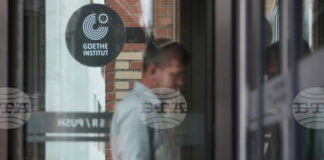 Гьоте институт изрази съжаление, че със затварянето и на последните му представителства в Русия "си отива цяла епоха"