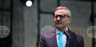 Има ангажимент от правителството и ще намерим устойчиво решение за музикалните състави в БНР, каза министърът на културата Евтим Милошев