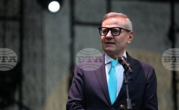 Има ангажимент от правителството и ще намерим устойчиво решение за музикалните състави в БНР, каза министърът на културата Евтим Милошев Има ангажимент от правителството и ще намерим устойчиво решение за музикалните състави в БНР, каза министърът на културата Евтим Милошев